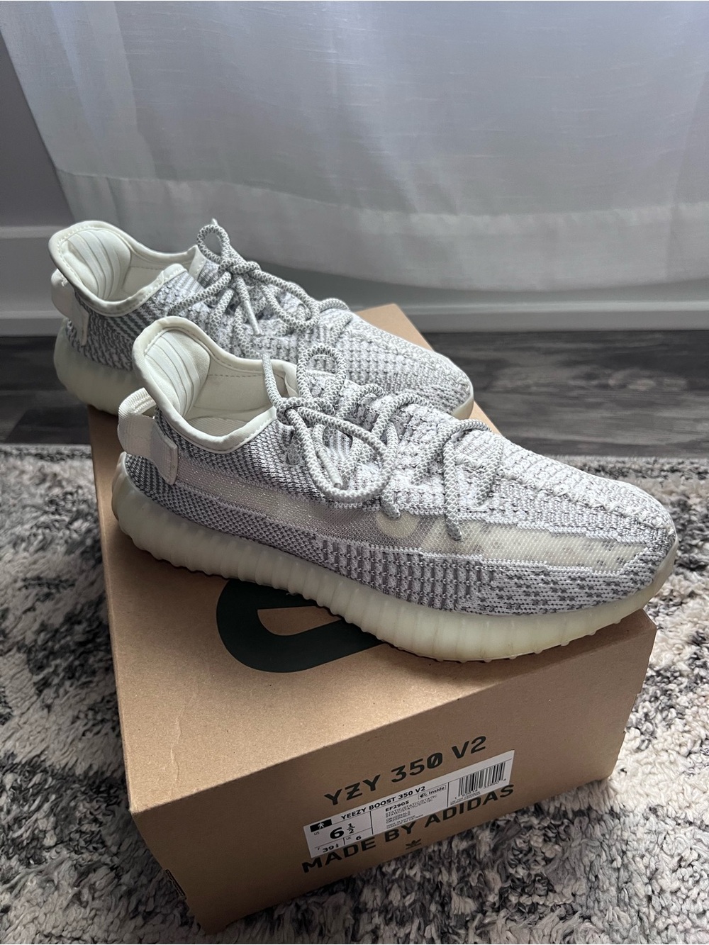Yeezy Boost 350 V2 white/Gray Knit Sneakers